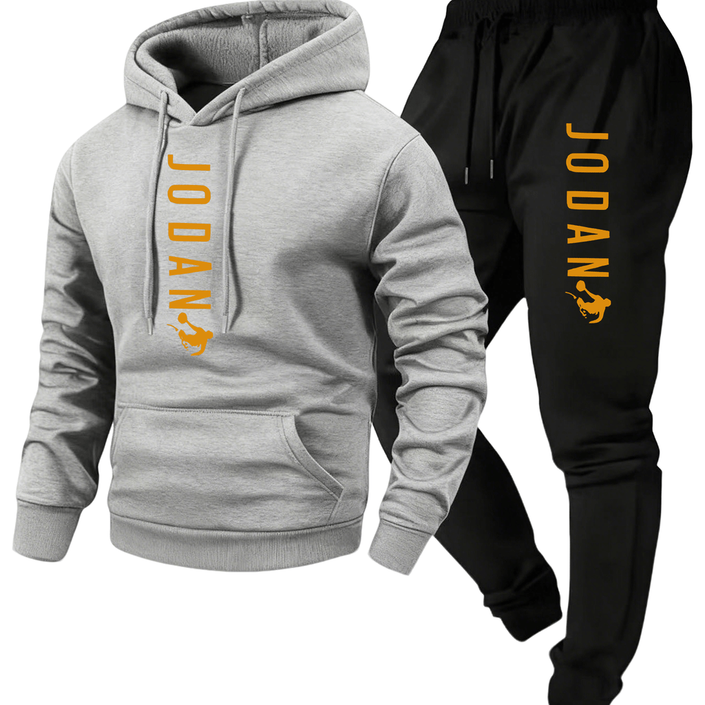 Men's two-piece set with hooded top and graphic print—an essential casual choice for autumn and winter.